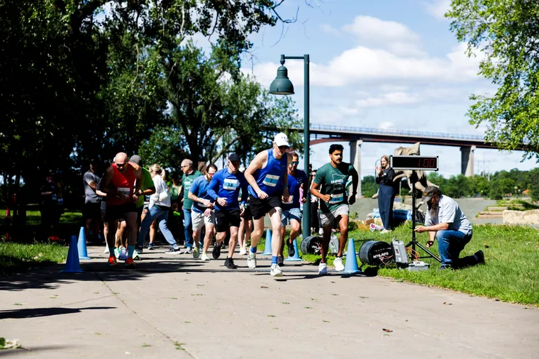 The field setting off from the start at Harriet Island